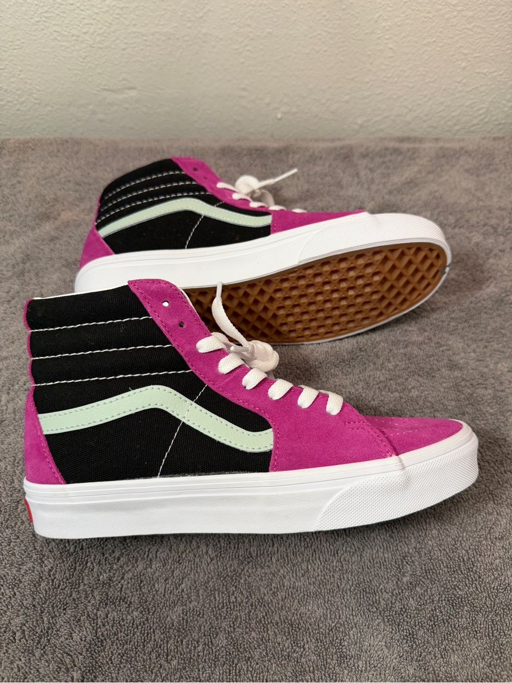 Vans sk8-Hi 
Brand new